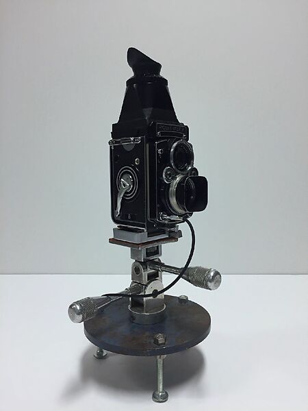 Rolleiflex 3.5 E3 Twin-Lens Reflex Camera 
with 75 mm Carl Zeiss Planar Lens 