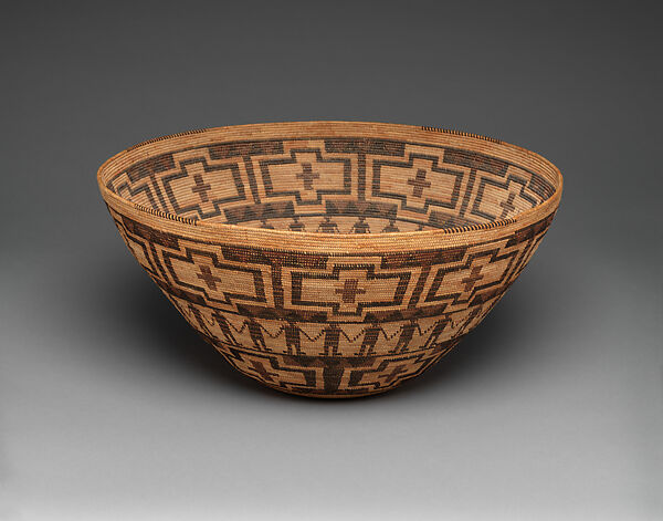 Basket bowl, Linda Hancock (Tachi Yokuts), Deer grass stems, sedge root, dyed bracken root, and redbud shoots, Tachi Yokuts, Native American 