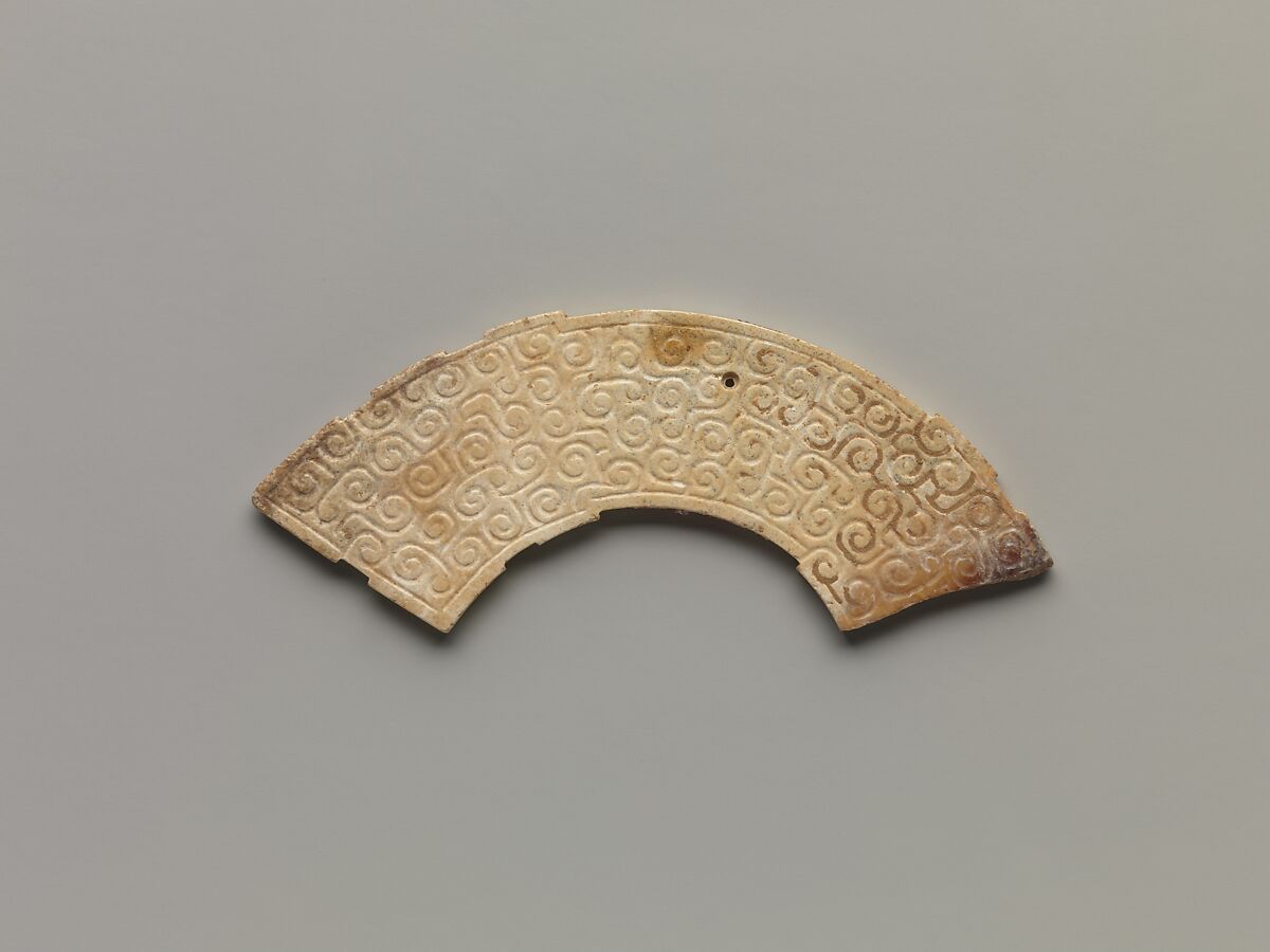 Arc-shaped pendant (Huang), Jade (nephrite), China