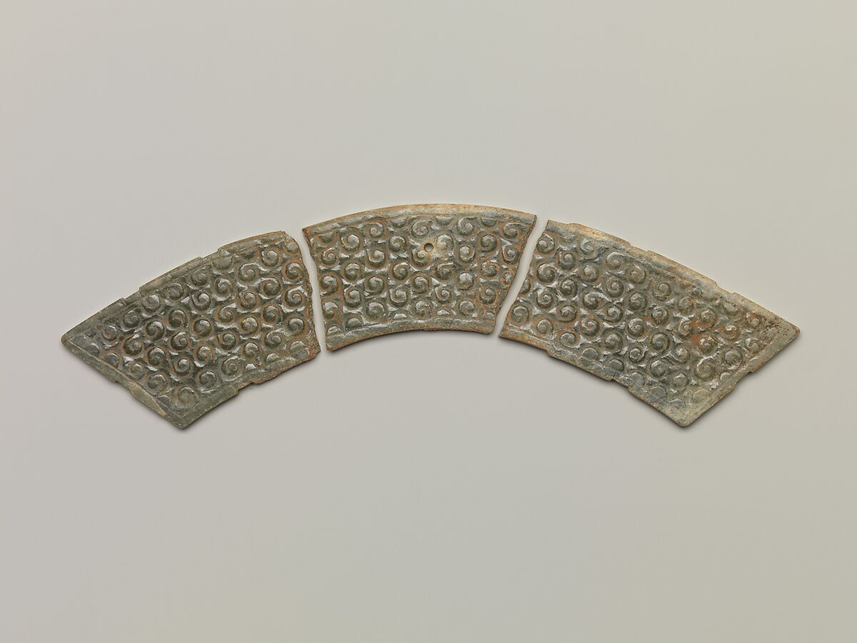 Arc-shaped pendant (Huang), Jade (nephrite), China