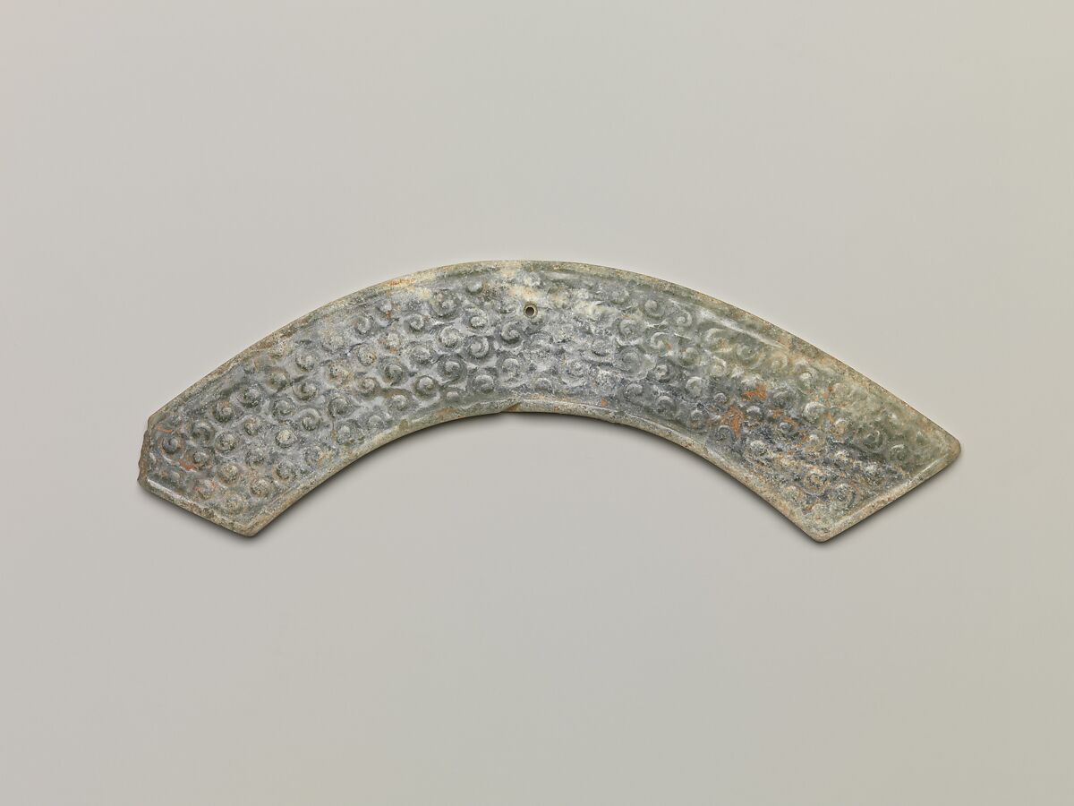 Arc-shaped pendant (Huang), Jade (nephrite), China
