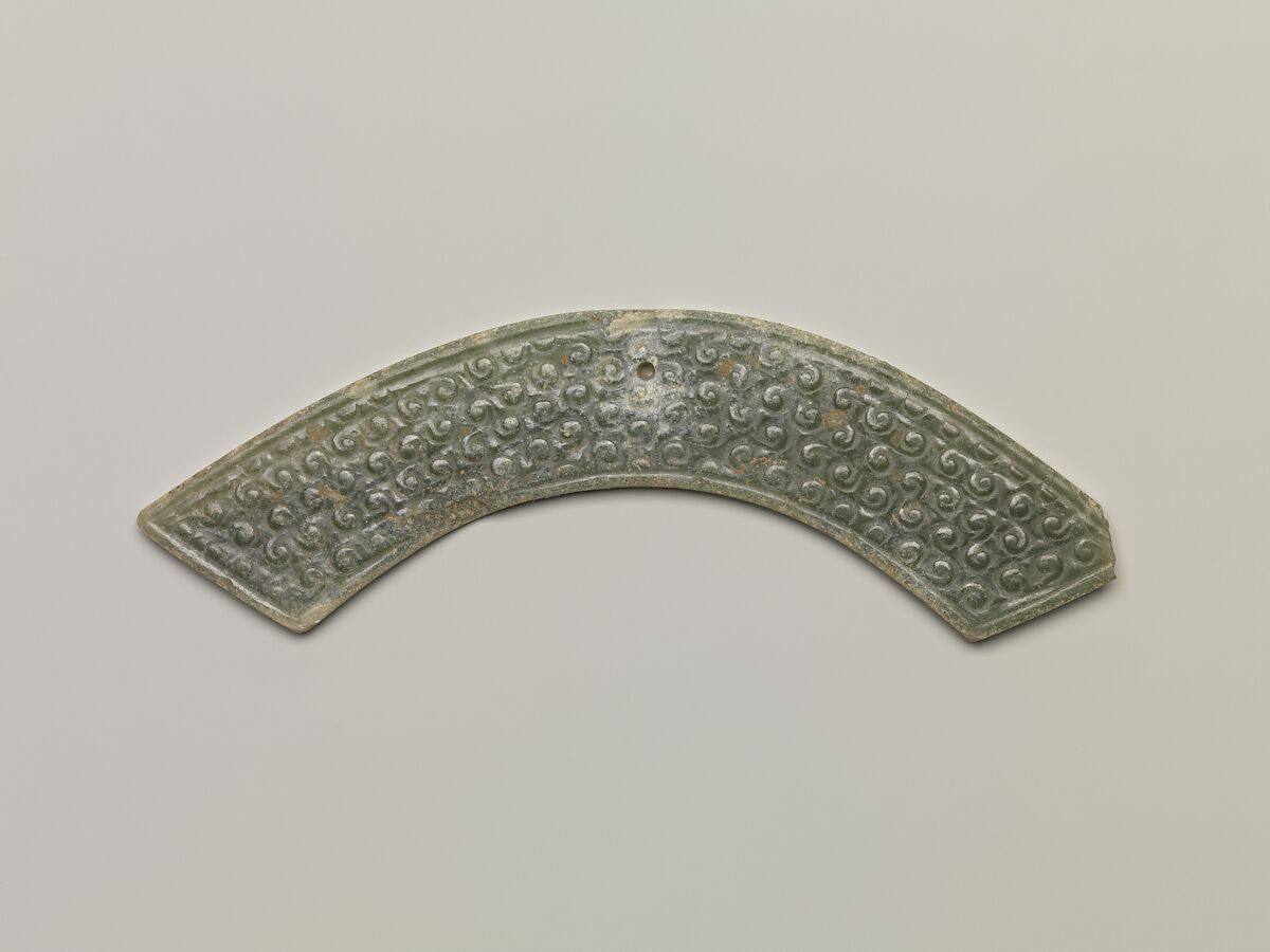 Arc-shaped pendant (Huang), Jade (nephrite), China 