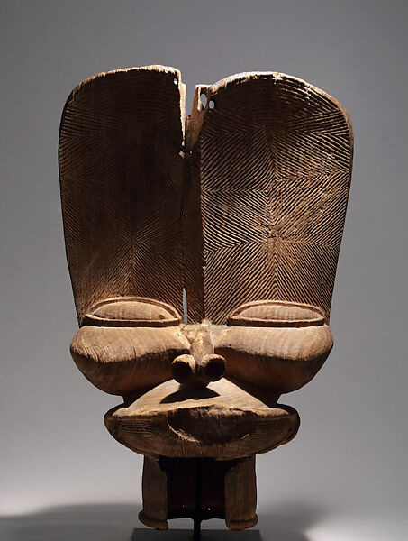 Crest (tsesah), Wood, Bamileke peoples 