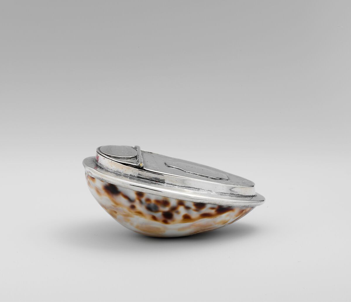 Snuffbox, Silver, shell, American 