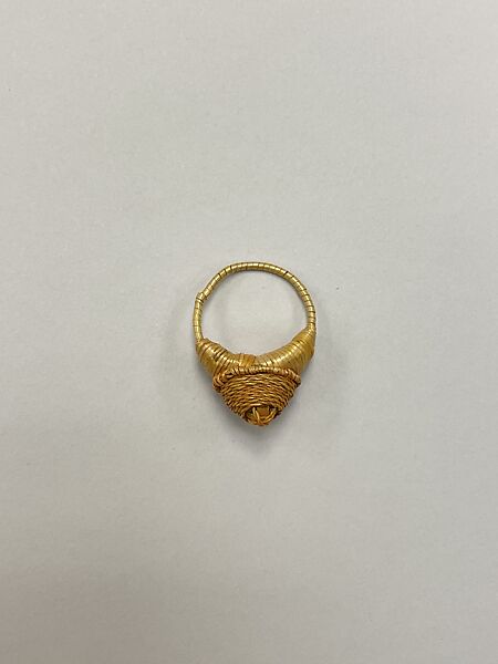 Ring, rising circles, Songhay artist, Straw, beeswax, metal, Songhay