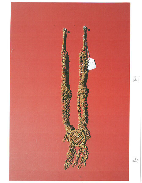 Necklace, three parallel chains with disk, Straw, Maure 