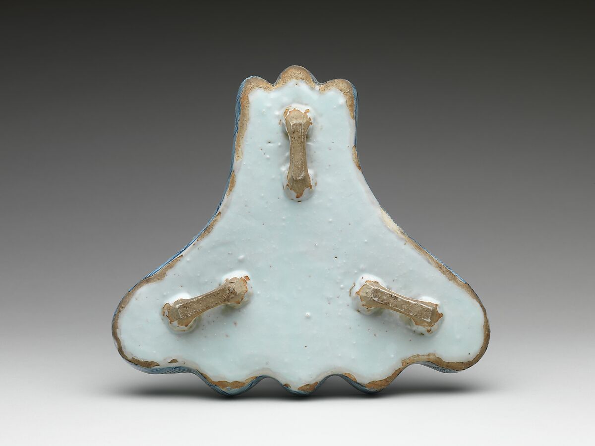 Dish in Shape of Mount Fuji with Horses and Deer, Porcelain painted with cobalt blue under transparent glaze (Jingdezhen ware), China