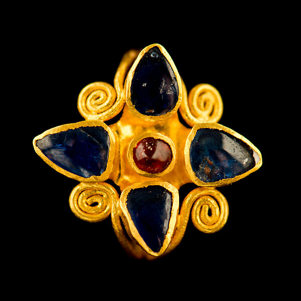 Ring, Gold, sapphires, garnet