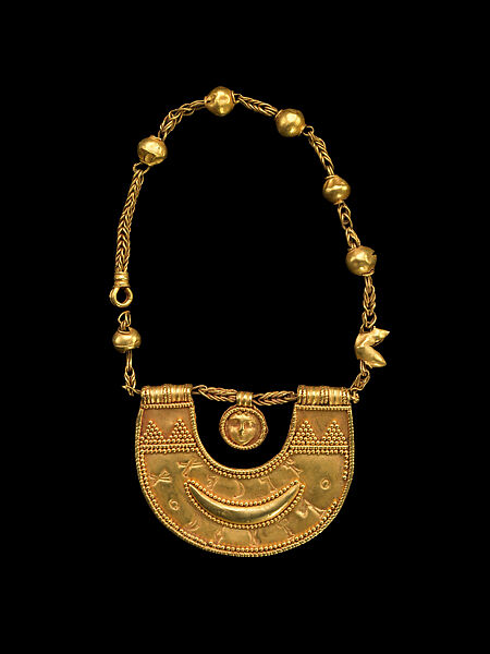 Necklace with amulet of the goddess al-Lat, Gold 