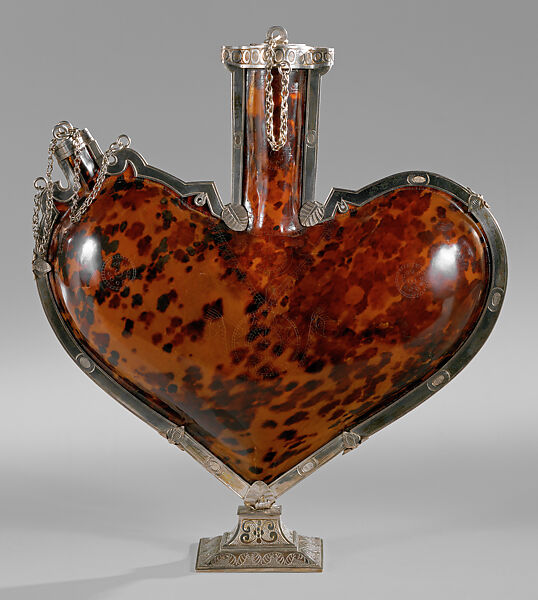 Heart-shaped flask, Tortoiseshell from the hawksbill turtle (eremochlys imbricate), silver, Gujarat (?), with Iberian mounts 