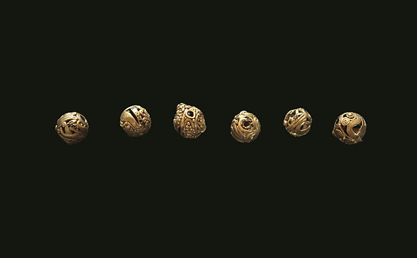 Beads with Serpent and Eagle Imagery, Gold, Mixtec (Ñudzavui) 