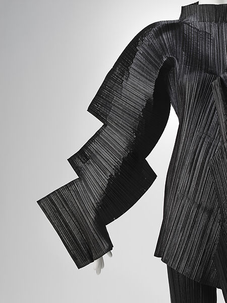 Ensemble, Issey Miyake (Japanese, 1938–2022), (a) polyester, metal; (b) polyester, Japanese