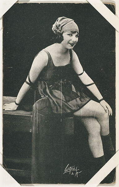 Actress in costume, seated (W423), Commercial photolithograph 