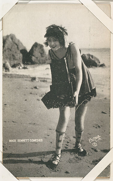 Bathing beauty in fancy hat from Mack Sennett Comedies Arcade series (W423), Commercial photolithograph 