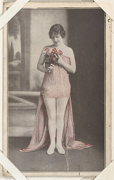Actress holding flower bouquet (W423), Commercial photolithograph 