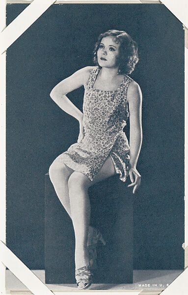 Actress seated with hand on hip (W423), Commercial photolithograph 