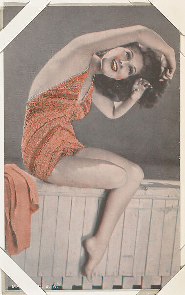 Actress bending to side (W423), Commercial photolithograph 