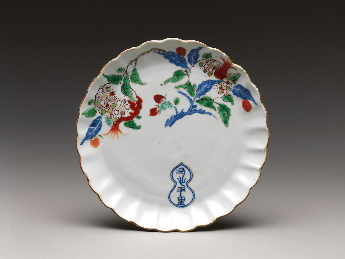 Dish with Pomegranates, Porcelain painted with cobalt blue under and enamels over transparent glaze (Jingdezhen ware), China 