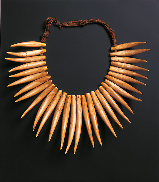 Whale tooth necklace (waseisei), Whale ivory, coconut fiber 