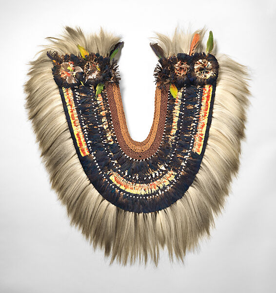 Feather gorget (taumi), Feathers (various, including Pacific black duck and lorikeet [vini kura]), dog hair, shark teeth, cane, fiber (various) 