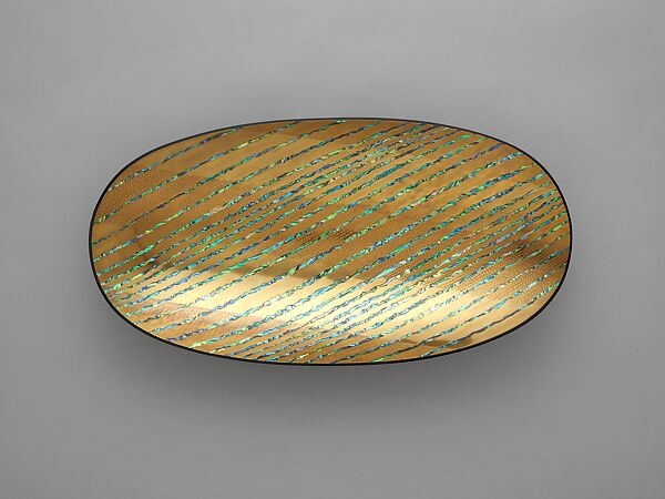 Footed Tray with Stylized Waves, Okada Yūji (Japanese, born 1948), Lacquer on cloth with mother-of-pearl inlay and sprinkled gold, Japan