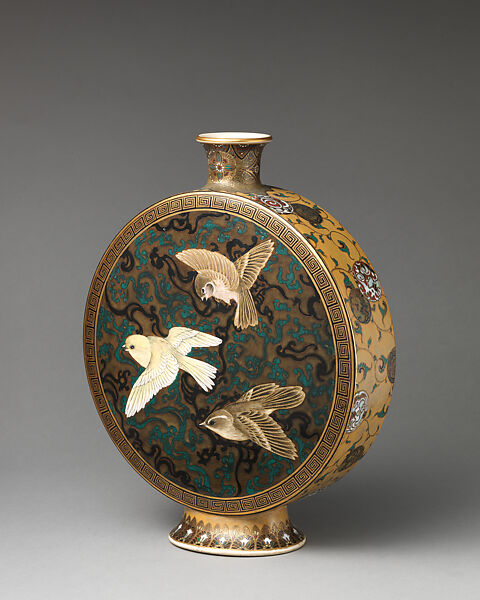Moon flask with small bird motifs, Probably by Taizan Yohei IX (Japanese, 1856–1922), Porcelain, Japanese, for the export market