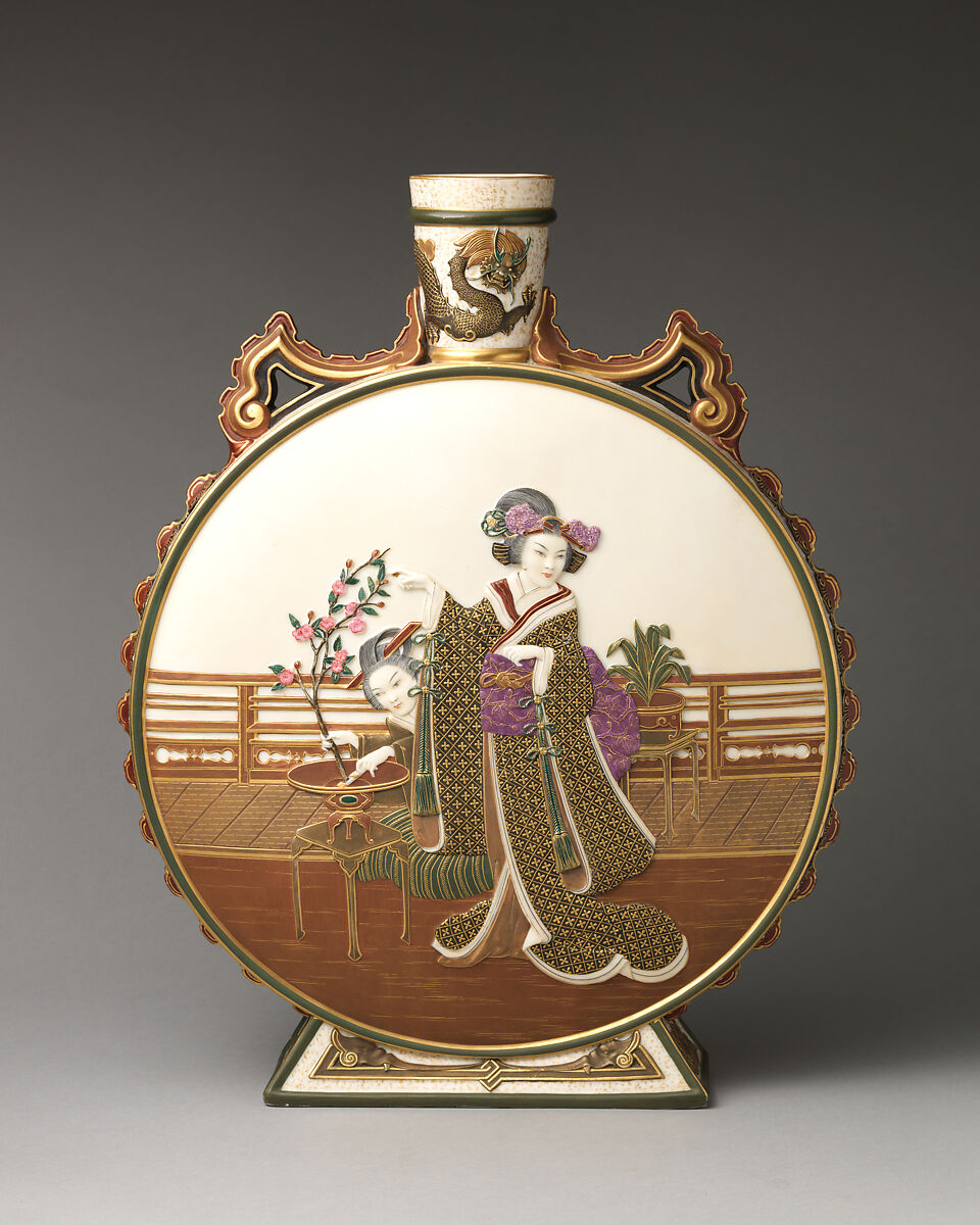 Moon flask with Japanese woman, Worcester factory (British, 1751–2008), Porcelain, British 