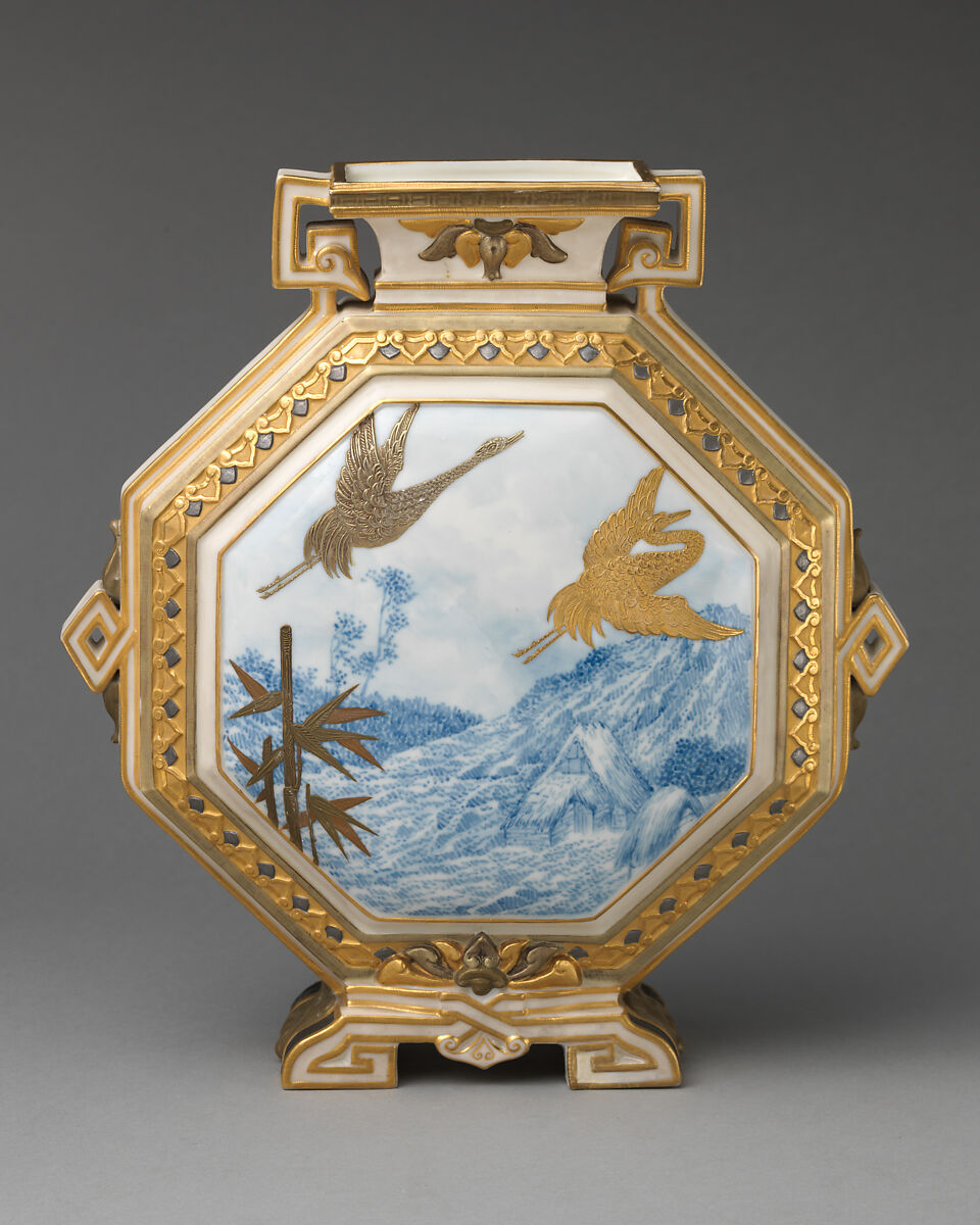 Octagonal vase with gold birds, Worcester factory (British, 1751–2008), Bone china "ivory porcelain" with underglaze blue and gilding, British 