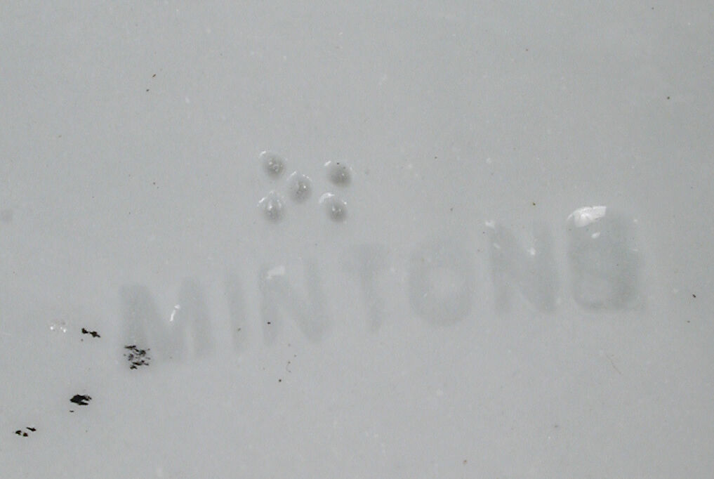 Vase, Minton(s) (British, Stoke-on-Trent, 1793–present), Porcelain, decorated with pâte-sur-pâte technique, British, Stoke-on-Trent, Staffordshire