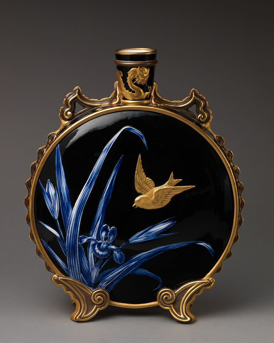 Moon flask with gold dragonfly motif, Worcester factory (British, 1751–2008), Porcelain, British, Worcester