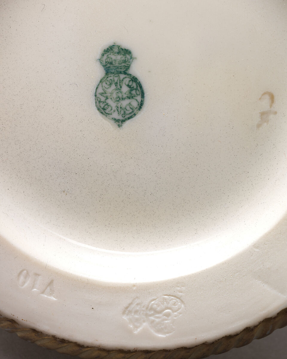 Ewer with gold floral motifs, Worcester factory (British, 1751–2008), Bone china, British, Worcester