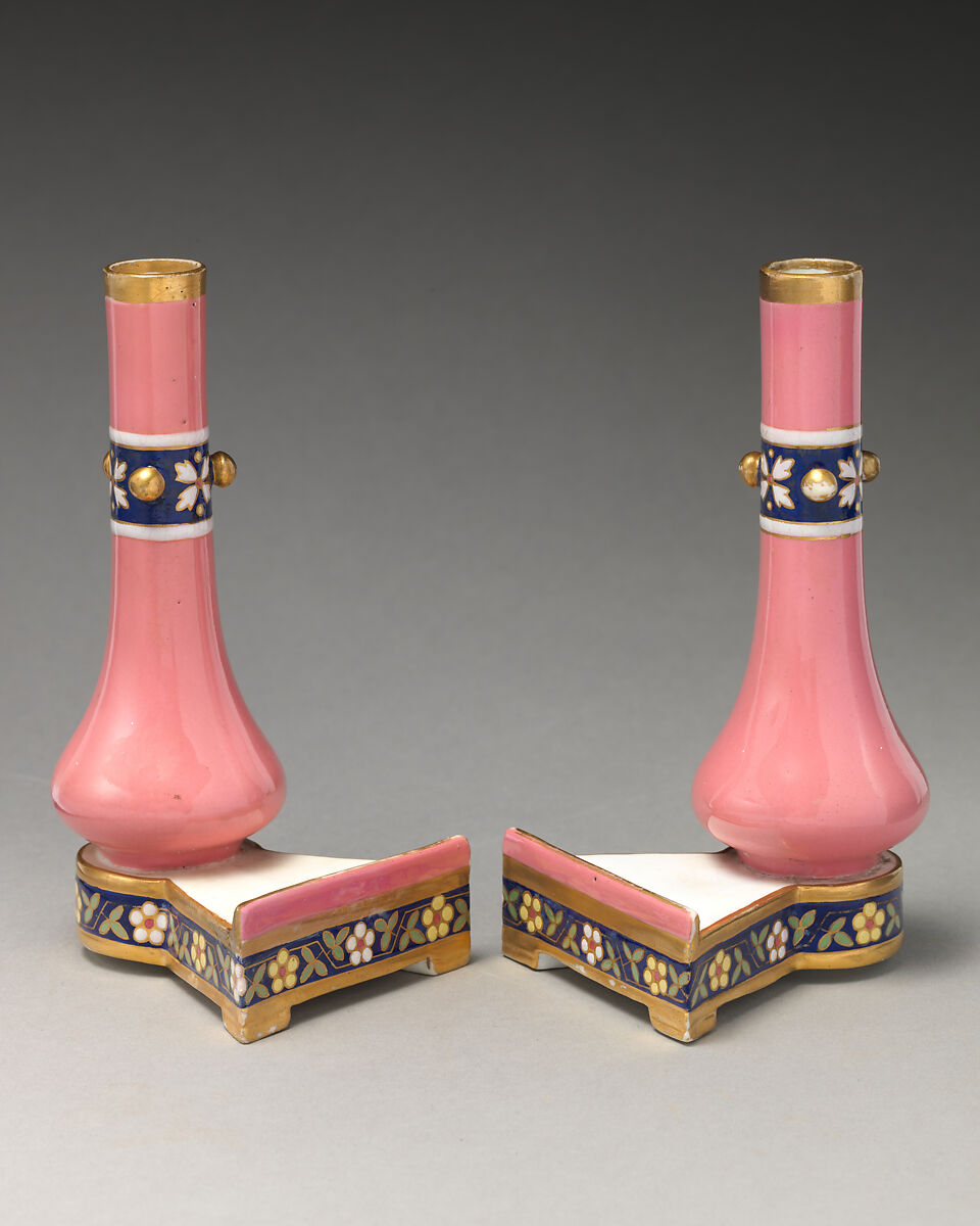 Place card holder (one of a pair), Minton(s) (British, Stoke-on-Trent, 1793–present), Bone china with enamel decoration and gilding, British, Stoke-on-Trent, Staffordshire