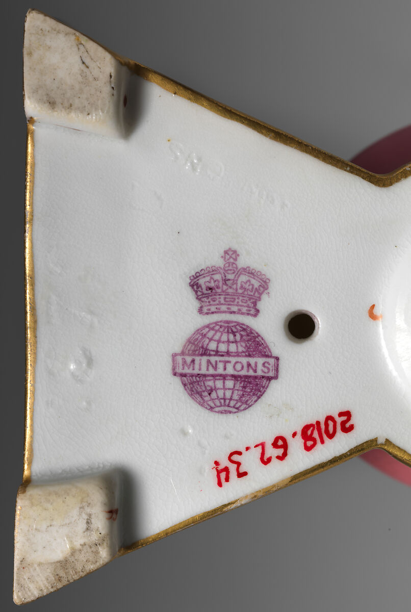 Place card holder (one of a pair), Minton(s) (British, Stoke-on-Trent, 1793–present), Bone china with enamel decoration and gilding, British, Stoke-on-Trent, Staffordshire