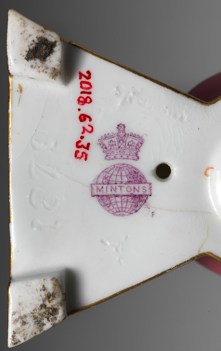 Place card holder (one of a pair), Minton(s) (British, Stoke-on-Trent, 1793–present), Bone china with enamel decoration and gilding, British, Stoke-on-Trent, Staffordshire