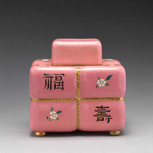 Tea caddy in the form of a tea bundle