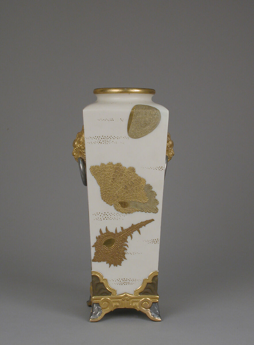 Vase with gold sea shell motifs, Worcester factory (British, 1751–2008), Porcelain, British, Worcester