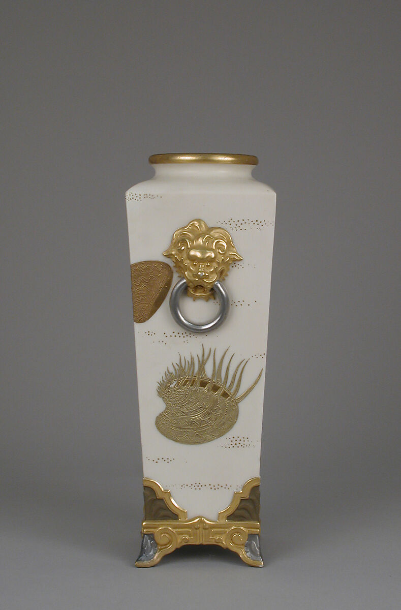 Vase with gold sea shell motifs, Worcester factory (British, 1751–2008), Porcelain, British, Worcester