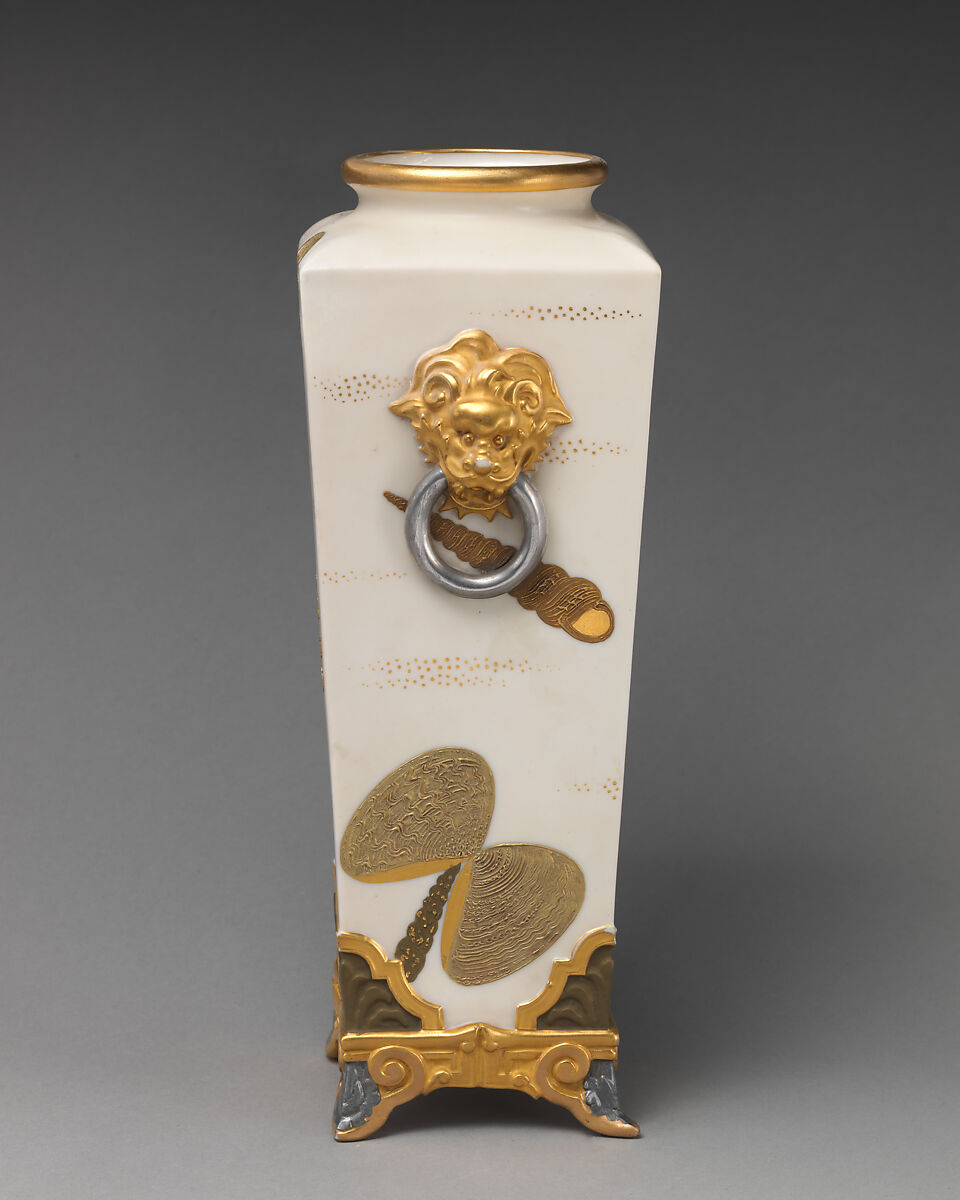 Vase with gold sea shell motifs, Worcester factory (British, 1751–2008), Porcelain, British, Worcester