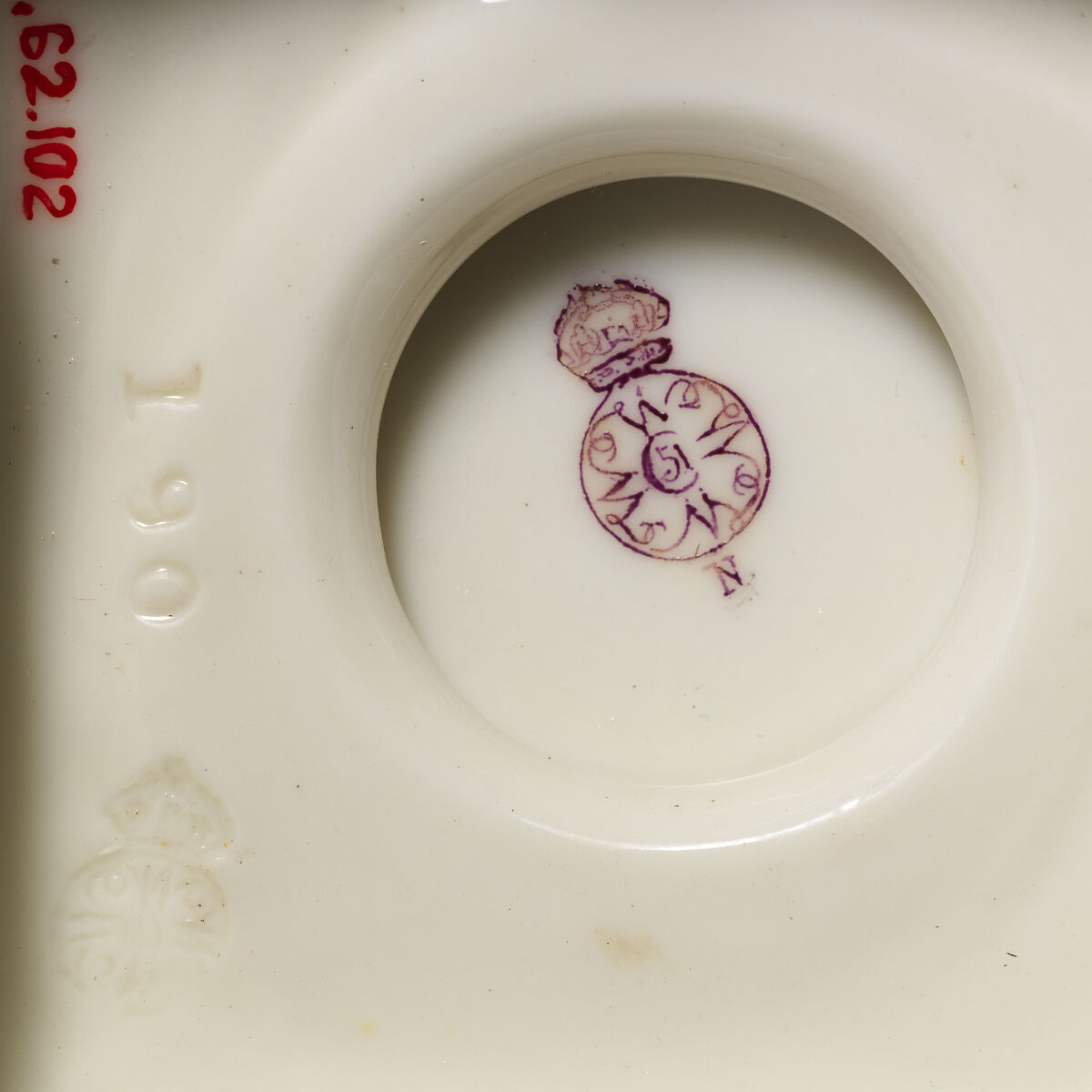 Vase with gold sea shell motifs, Worcester factory (British, 1751–2008), Porcelain, British, Worcester