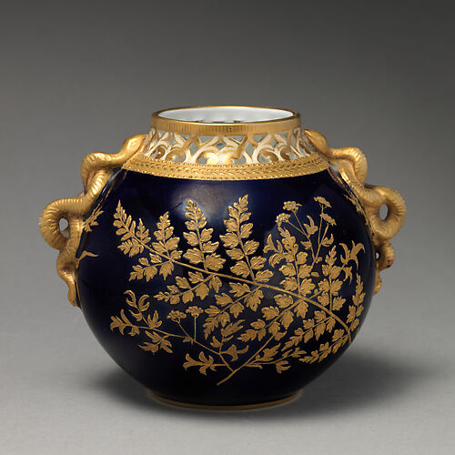 Orb vase with gold fern motif