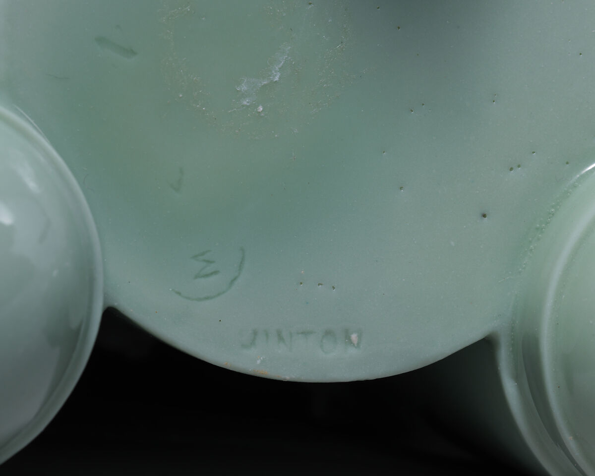 Triple cylindrical body vase with ivy motif, Minton(s) (British, Stoke-on-Trent, 1793–present), Bone china, British, Stoke-on-Trent, Staffordshire