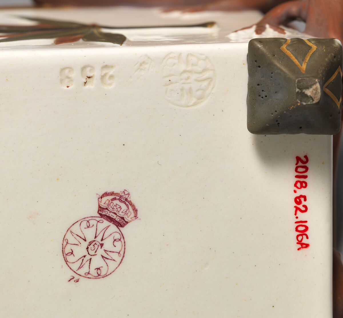 Teapot with salamander handle, Worcester factory (British, 1751–2008), Bone china, British, Worcester