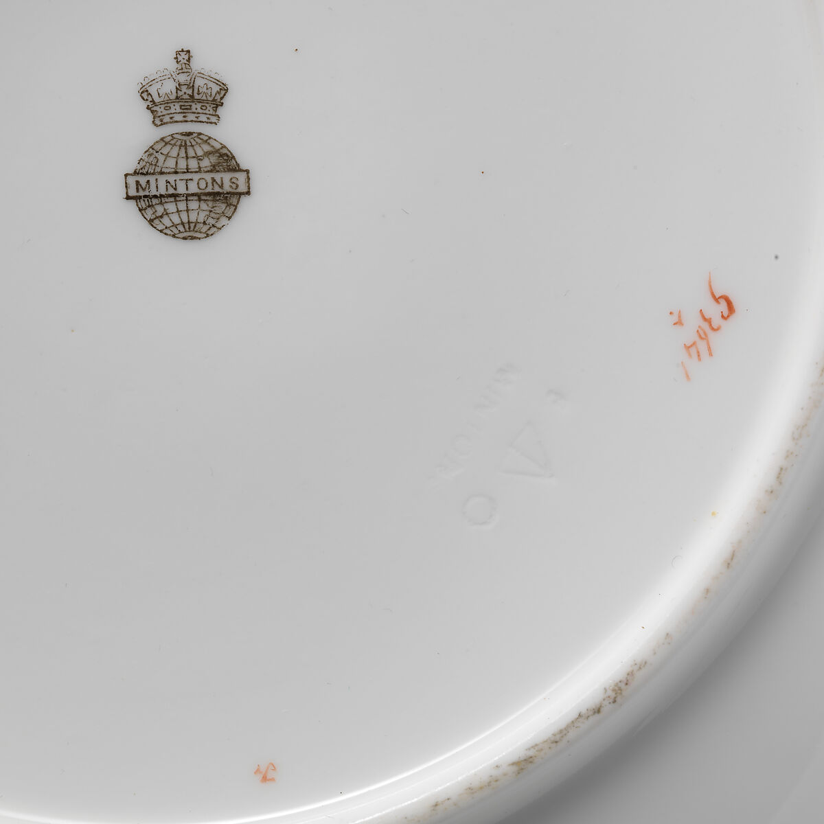 Plate, Minton(s) (British, Stoke-on-Trent, 1793–present), Bone china, British, Stoke-on-Trent, Staffordshire