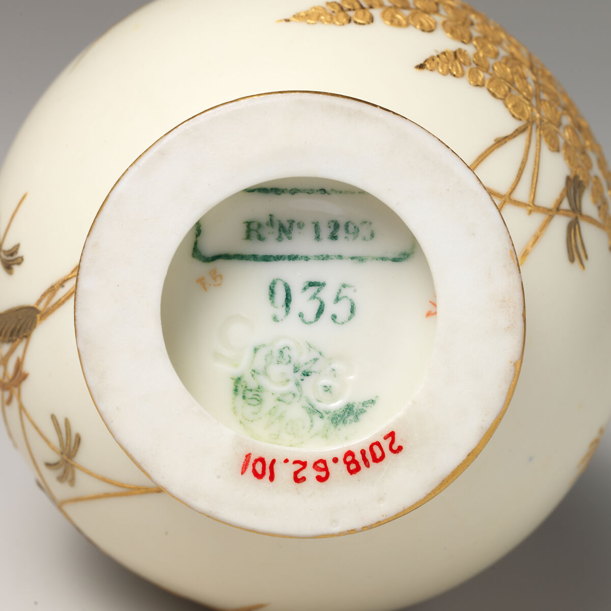 Vase with gold fern decoration, Worcester factory (British, 1751–2008), Bone china, British, Worcester