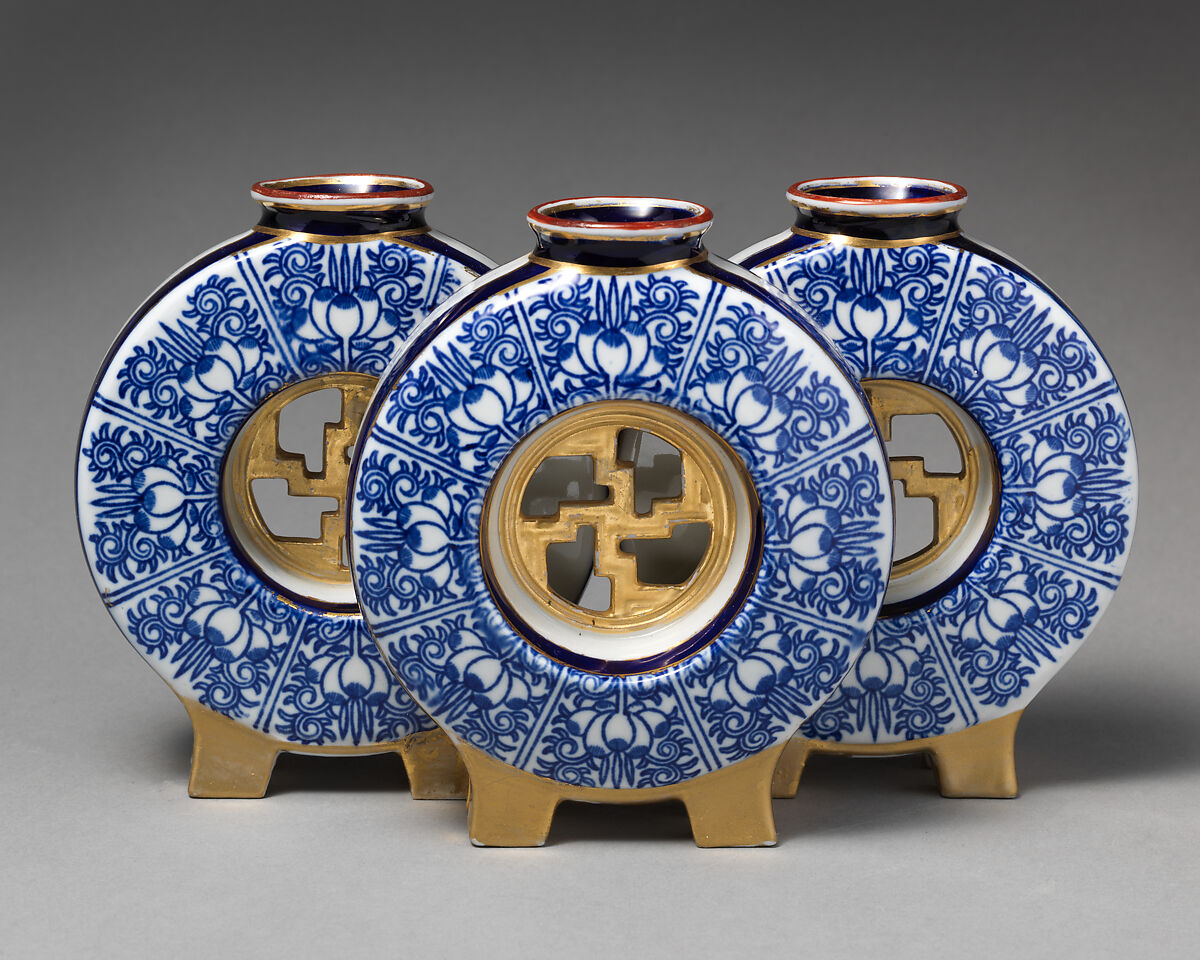 Triple moon flask with fretwork center (one of a pair), Worcester factory (British, 1751–2008), Bone china, British, Worcester 