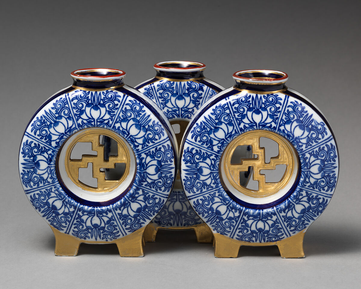 Triple moon flask with fretwork center (one of a pair), Worcester factory (British, 1751–2008), Bone china, British, Worcester