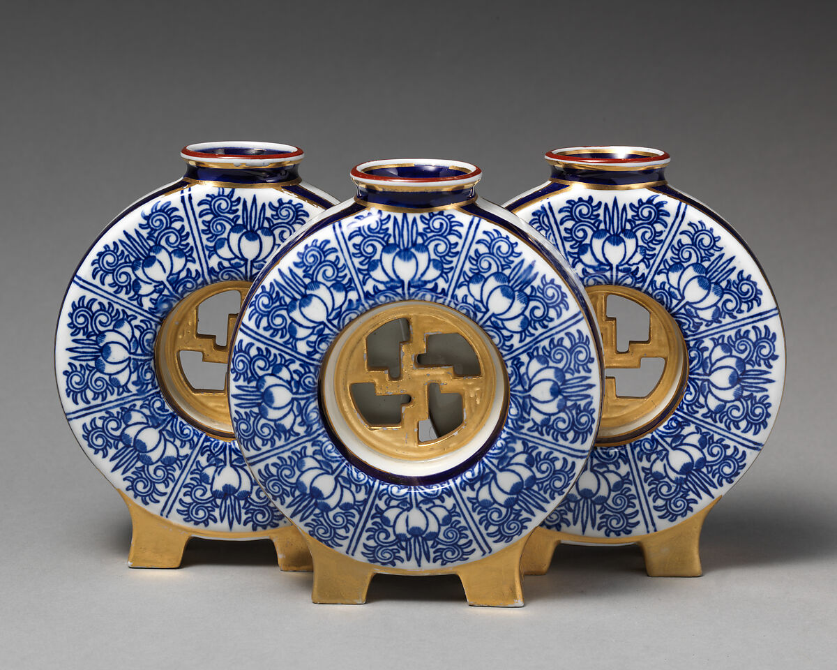 Triple moon flask with fretwork center (one of a pair), Worcester factory (British, 1751–2008), Bone china, British, Worcester 