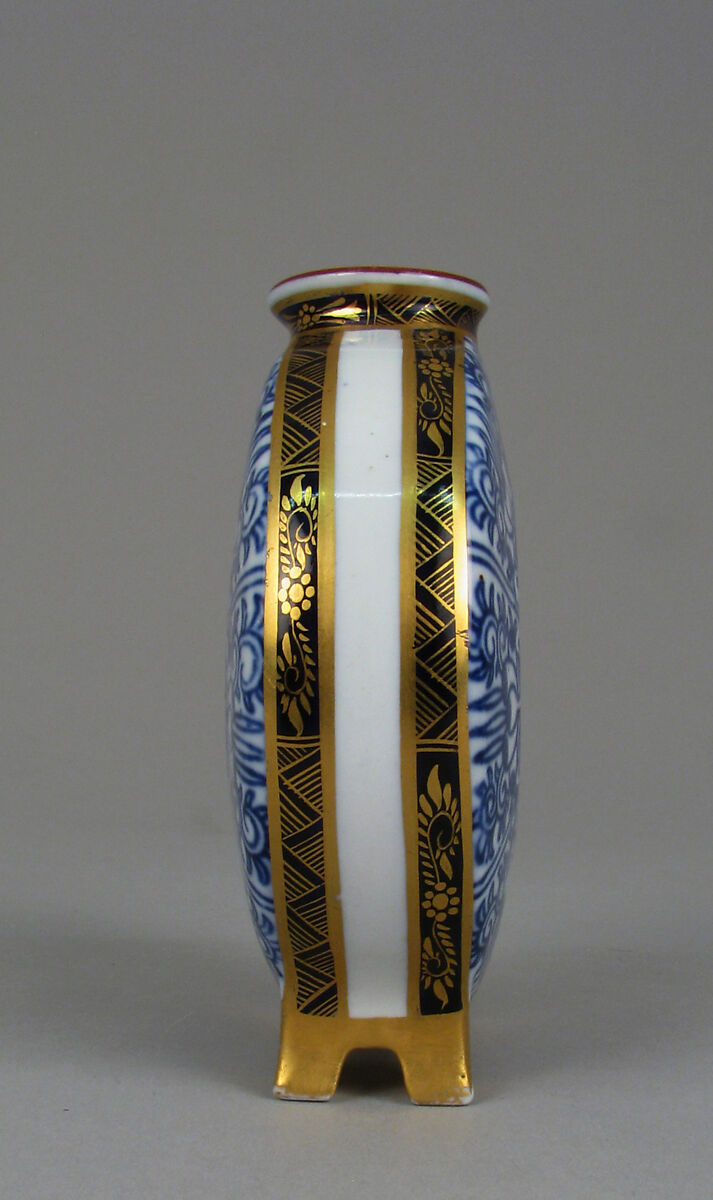 Miniature moon flask with fretwork center, Worcester factory (British, 1751–2008), Bone china, British, Worcester