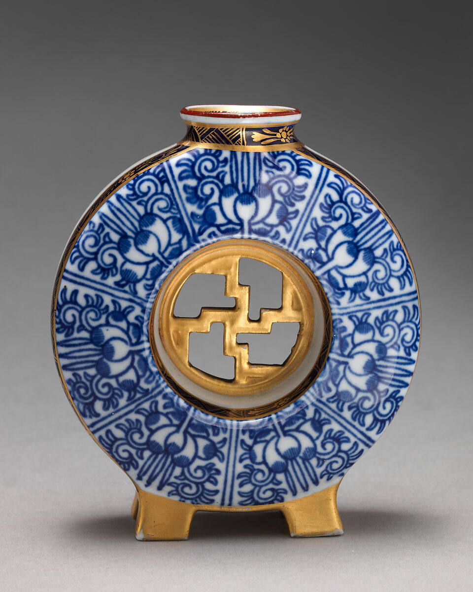 Miniature moon flask with fretwork center, Worcester factory (British, 1751–2008), Bone china, British, Worcester 