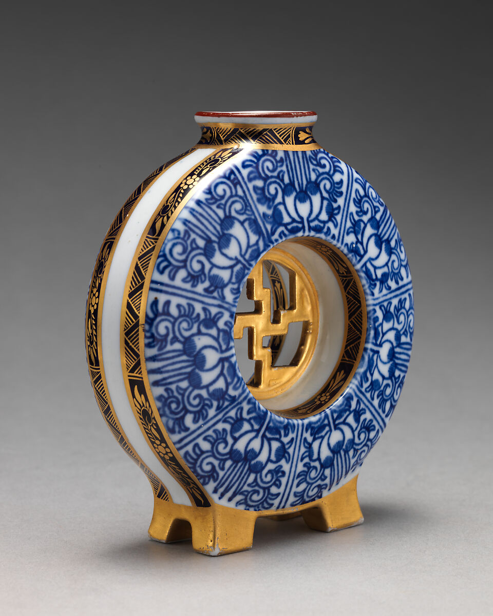 Miniature moon flask with fretwork center, Worcester factory (British, 1751–2008), Bone china, British, Worcester
